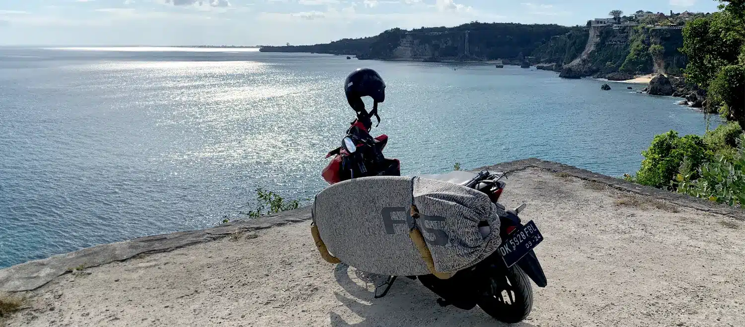 Scooter de location à Bali, parking sur le Bukit