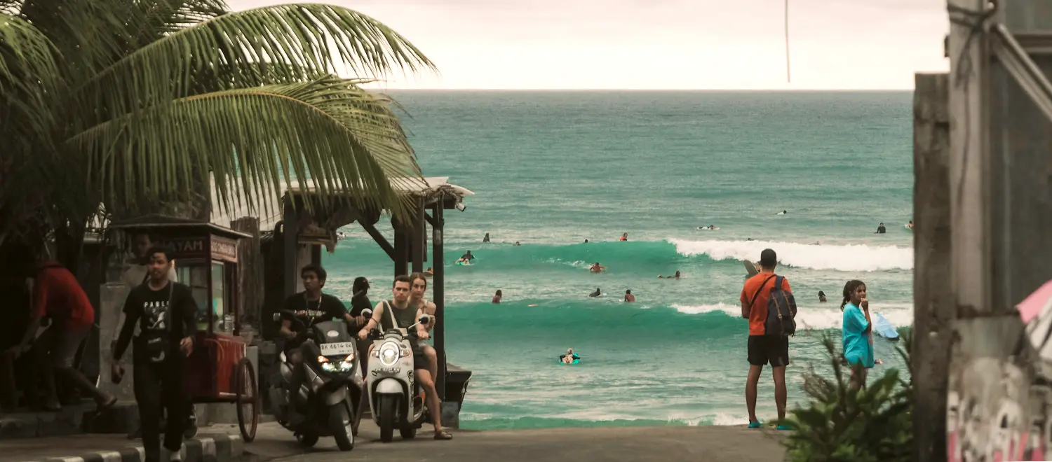 Scène de vie quotidienne à Bali, entre tradition et lifestyle...