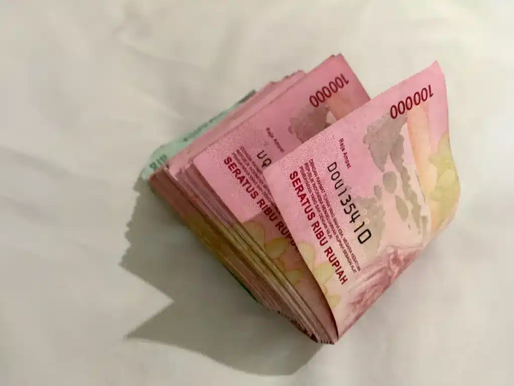 liasse de billets rupiah indonésienne