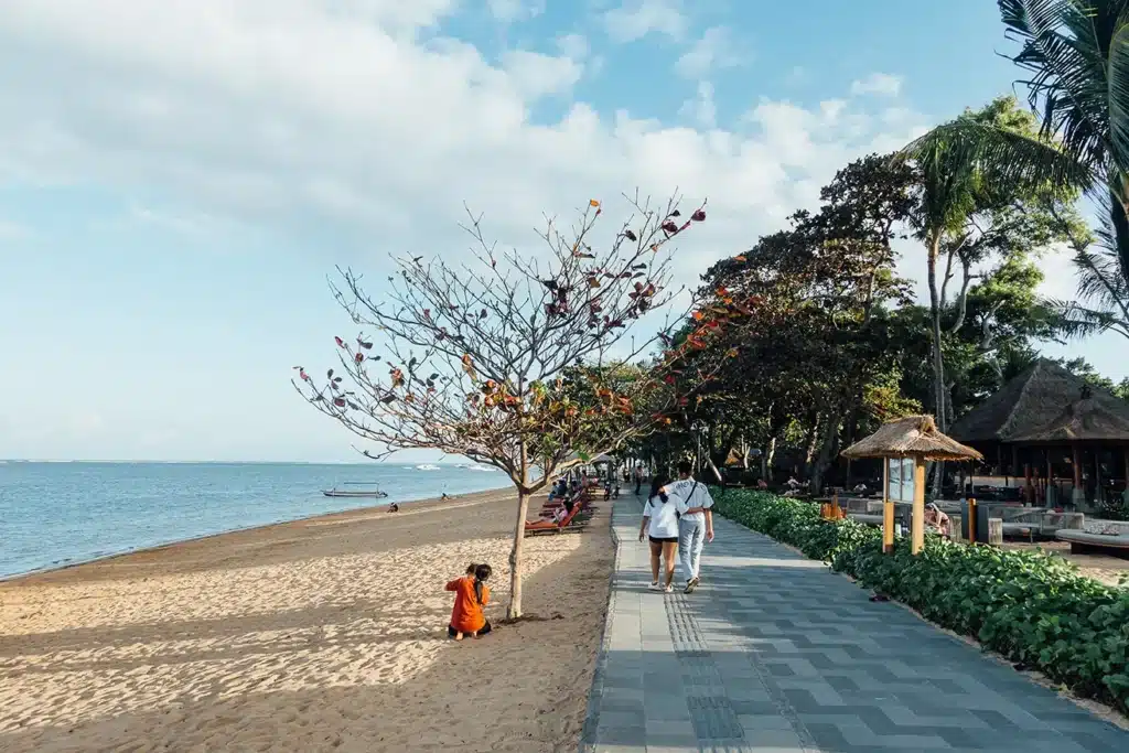 Sanur Bali, promenade sur le front de mer